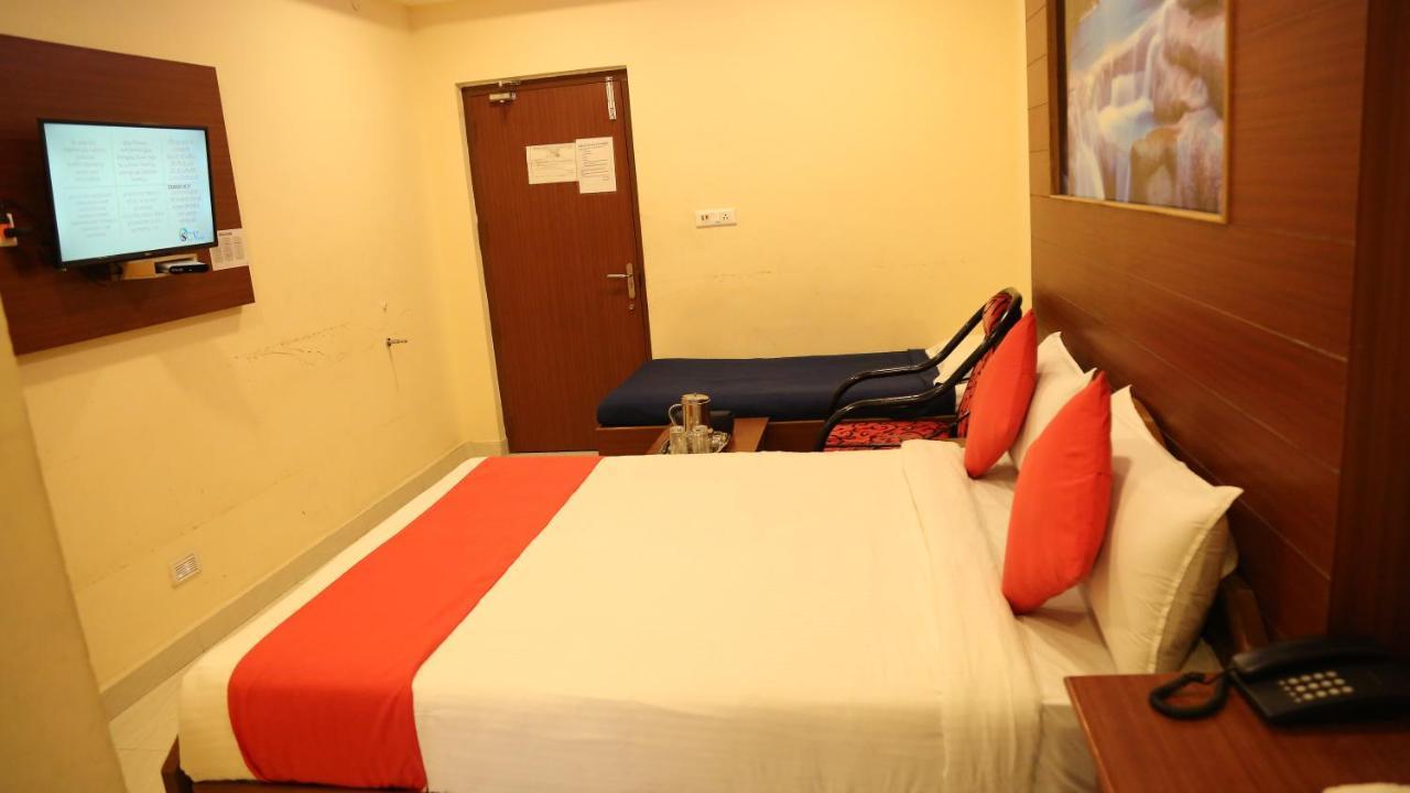 Hotel Kumaran Millenium Residency Vellore Esterno foto