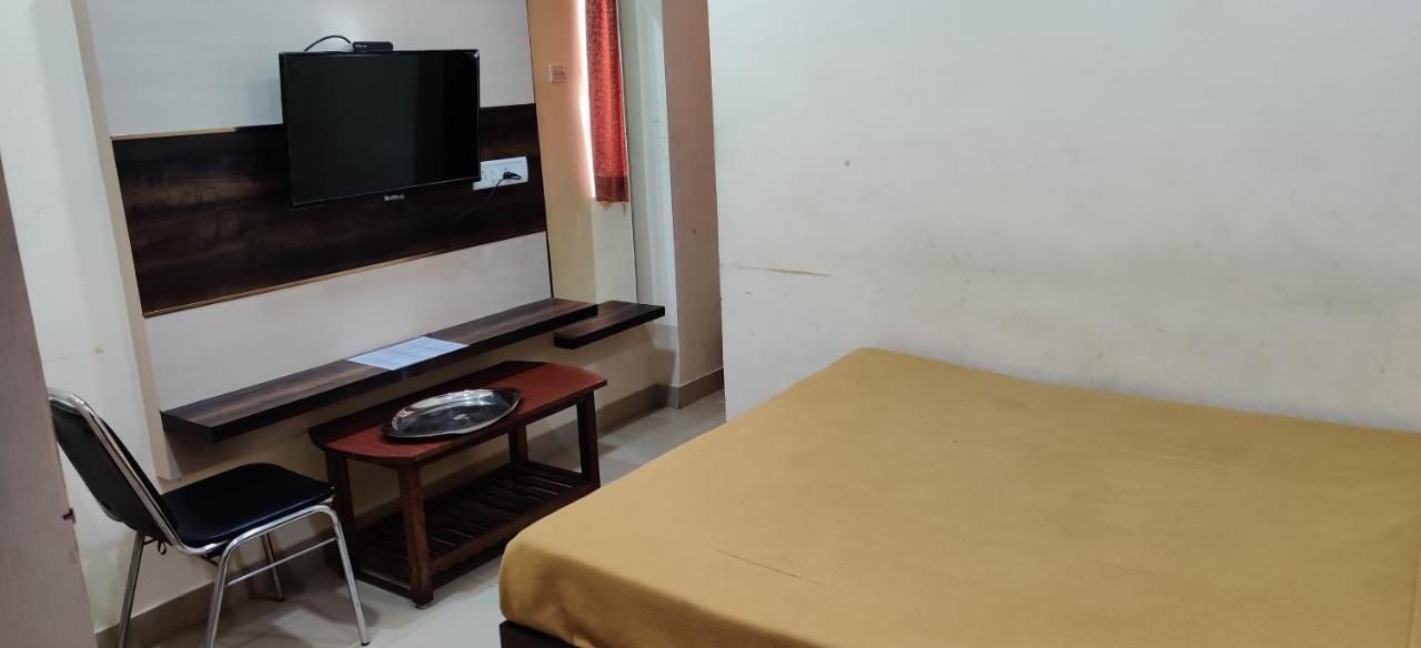 Hotel Kumaran Millenium Residency Vellore Esterno foto